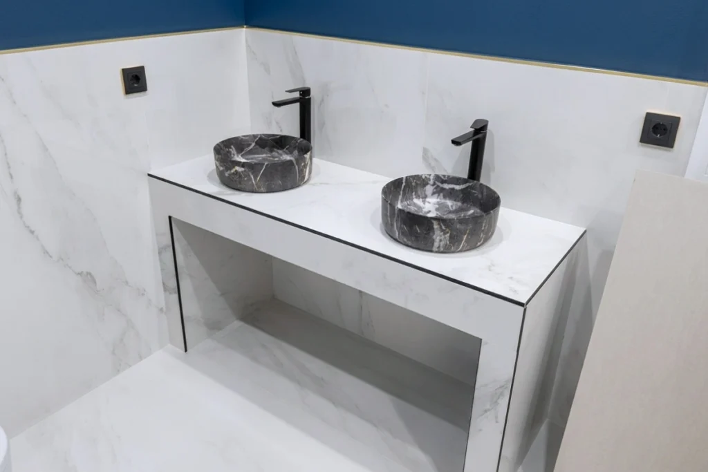 servicio-de-reforma-de-baño-lavabo-de-construccion-marmol