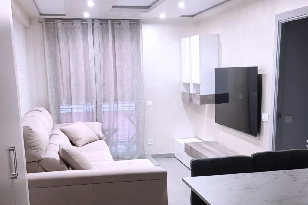 servicio-de-reforma-de-salon-moderno-piso-pequeño